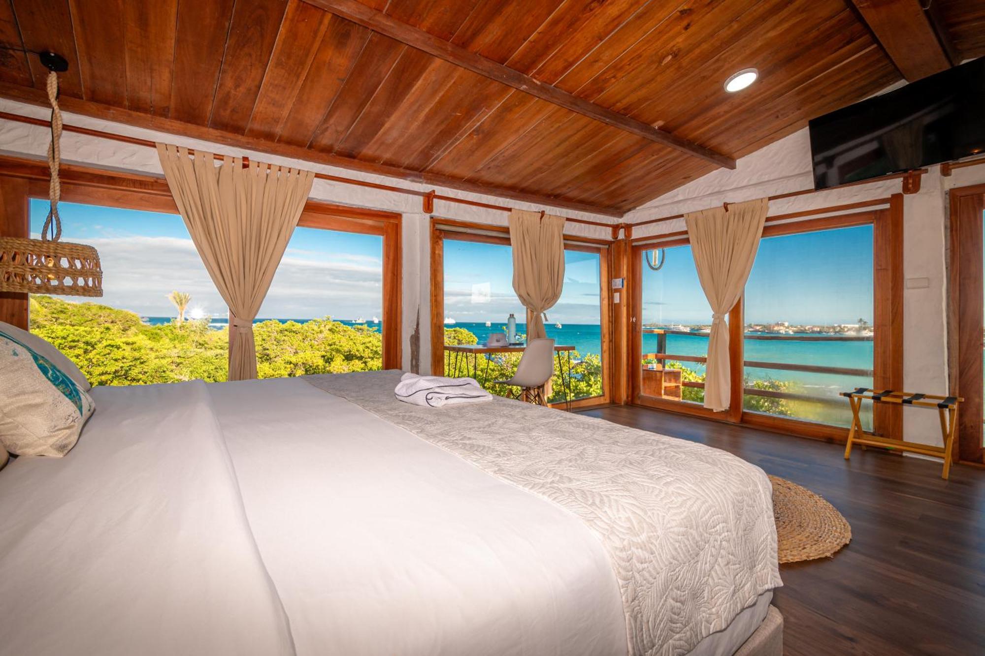 Hotel Blu Galapagos Sustainable Waterfront 5*
