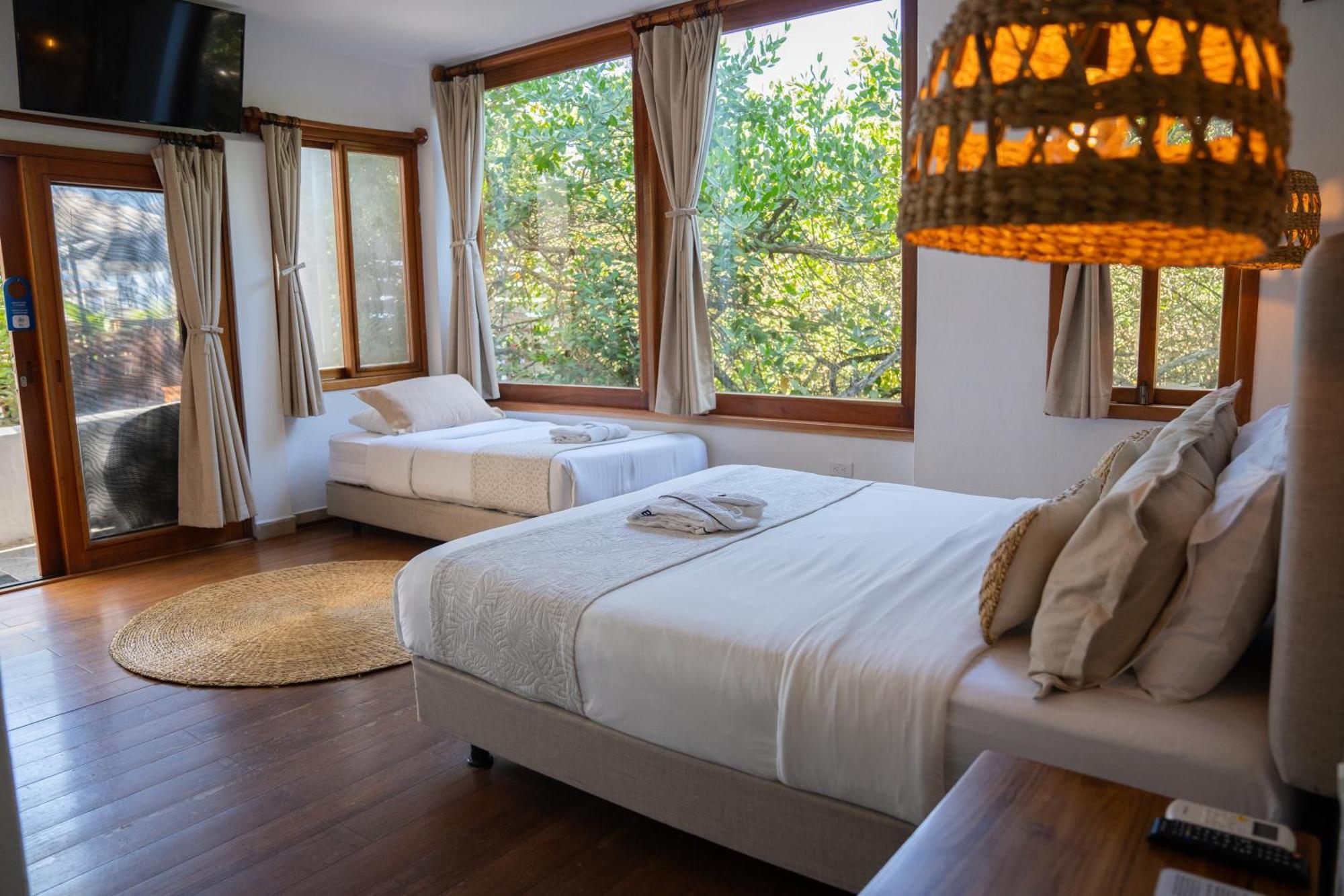 Hotel Blu Galapagos Sustainable Waterfront 5*