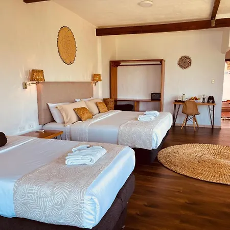 Blu Galapagos Sustainable Waterfront Lodge Puerto Ayora  Exterior photo