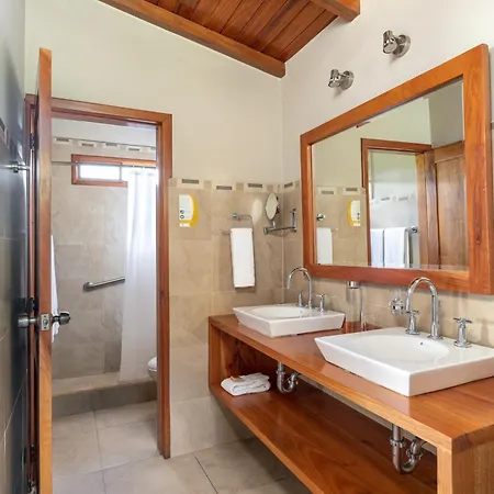 Blu Galapagos Sustainable Waterfront Lodge Puerto Ayora  Exterior photo