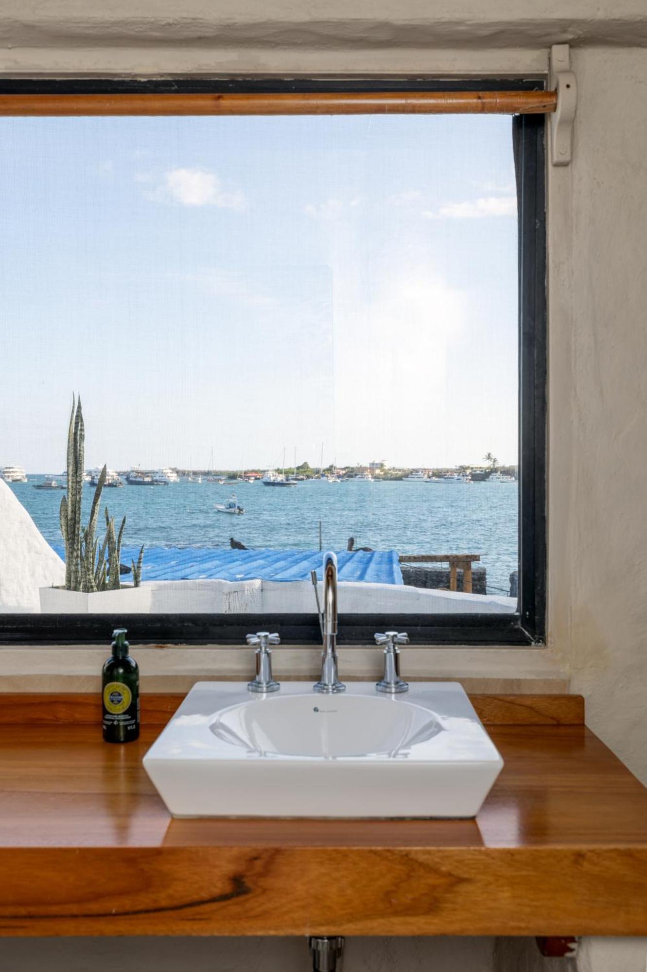 Hotel Blu Galapagos Sustainable Waterfront