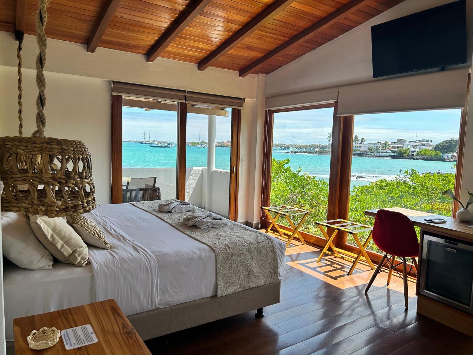 Hotel Blu Galapagos Sustainable Waterfront